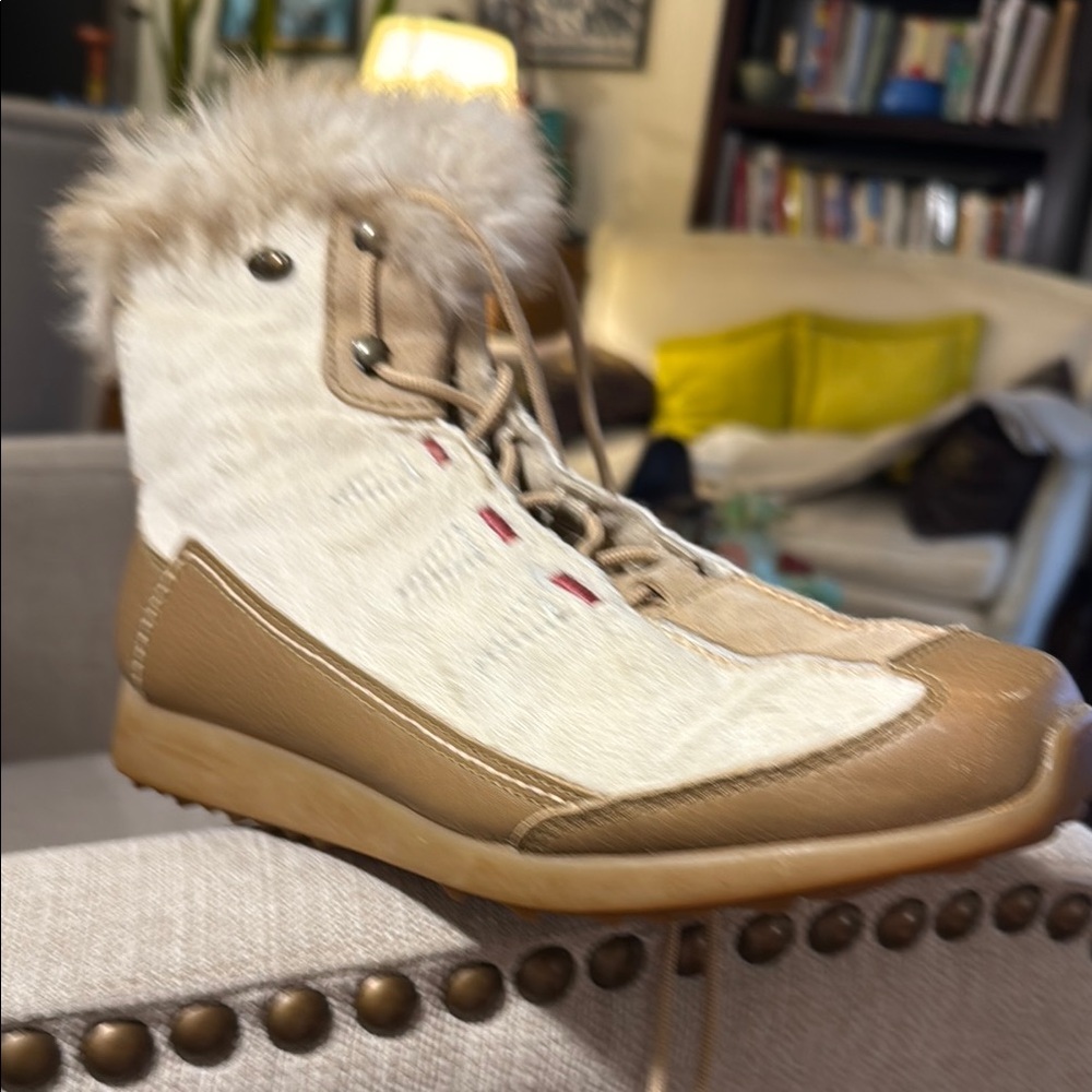 Vintage women’s Techica Women's Tan and White Fur-Lined Boots